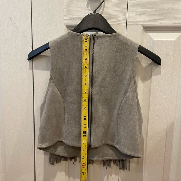 Gray fringe crop top - Picture 3 of 4